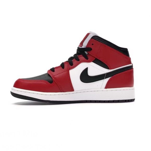 Air Jordan 1 Mid - Chicago Black Toe (GS) - Size US 4.5Y (Unisex) - Picture 2 of 16